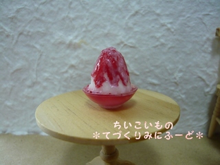 かき氷イチゴミルク